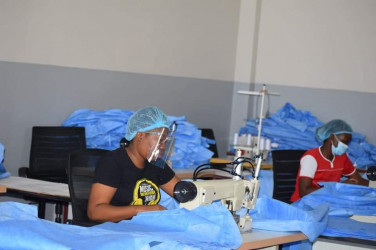 ASSISTANT MINISTER OF HEALTH AND WELLNESS HON SETLHOMO LELATISITSWE VISITS SOUTHOAK (PTY) LTD